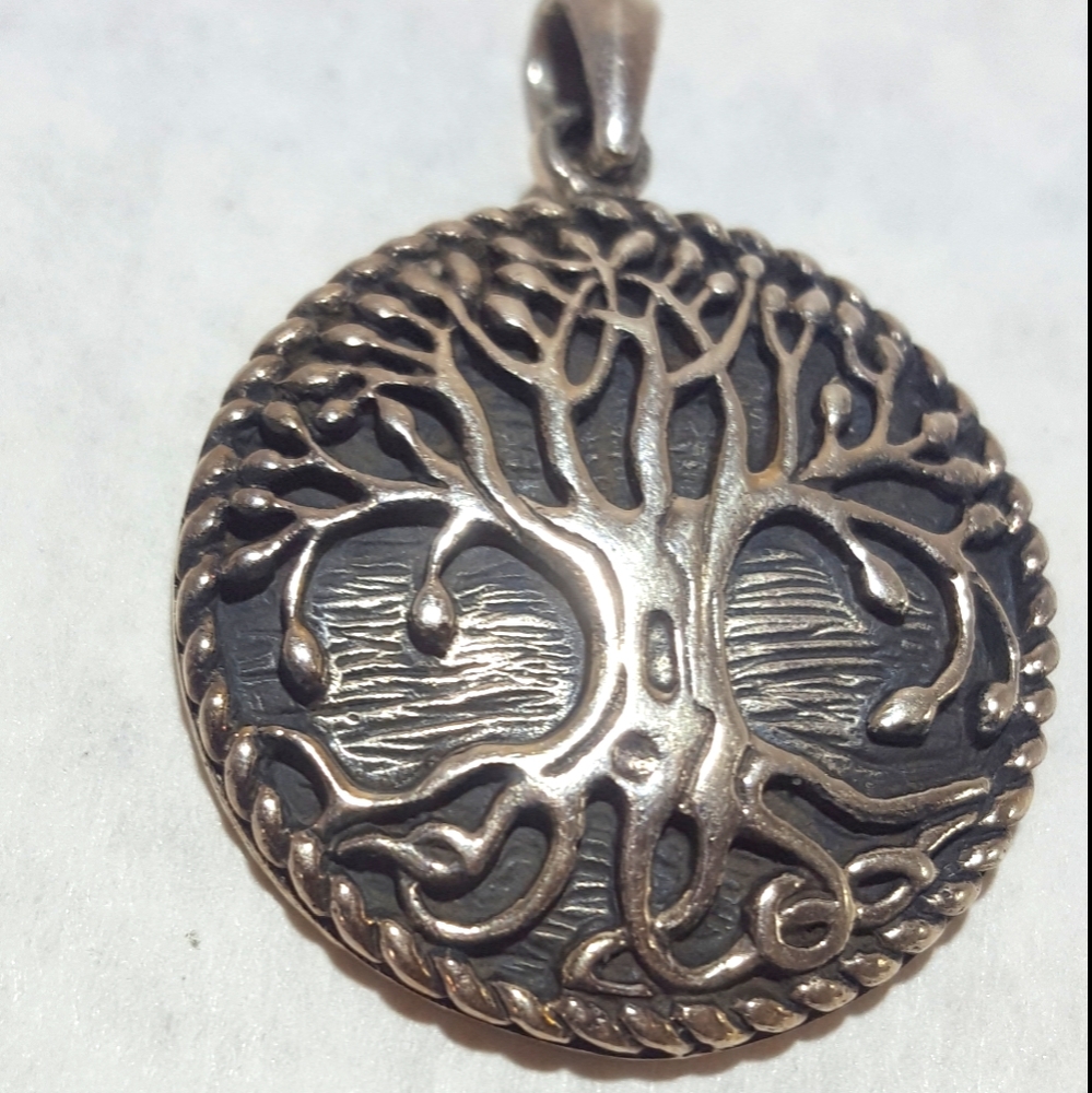 NWOT Tree of life pendant
